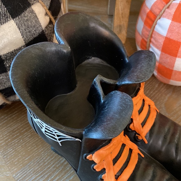 NEW! Fall Halloween Vintage Inspired Black Ceramic Gothic Salem Witch Boot Shoes - Picture 8 of 9